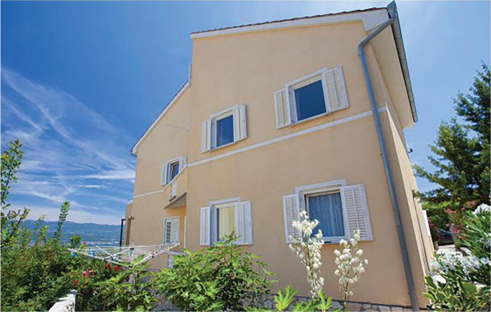 Amazing Apartment In Malinska With Kitchen Exteriör bild