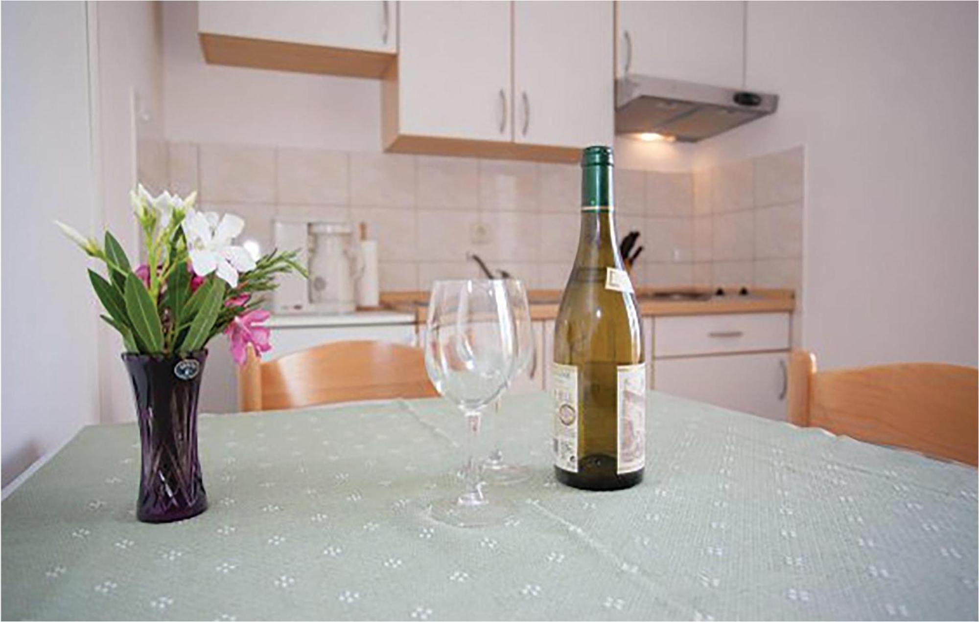 Amazing Apartment In Malinska With Kitchen Exteriör bild